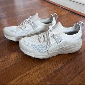 The North Face Vectiv Hypnum Gardenia White and Silver Grey